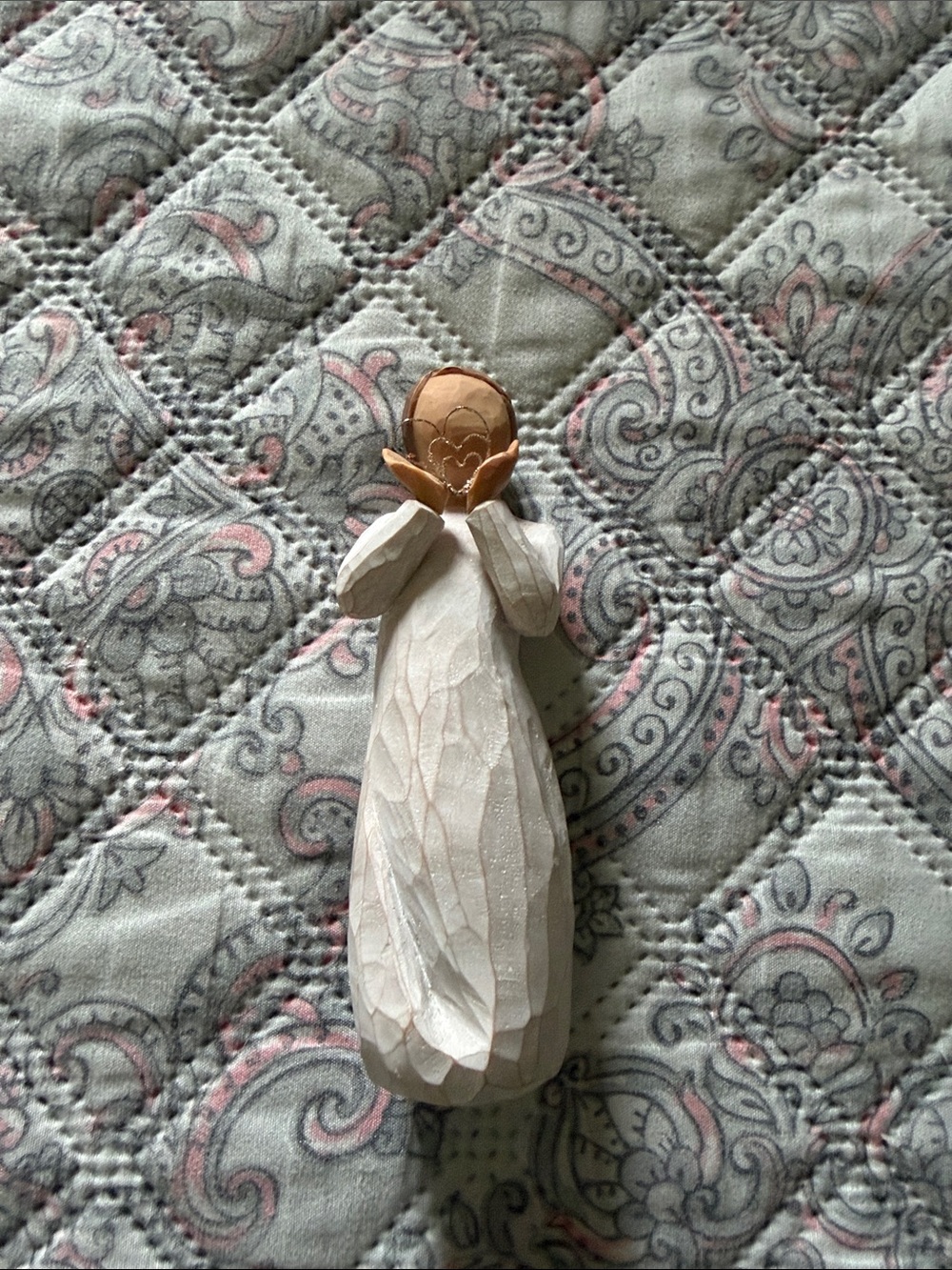 Willow Tree White & Gold Angel Figurine on Quilted Background (Lots of Love)